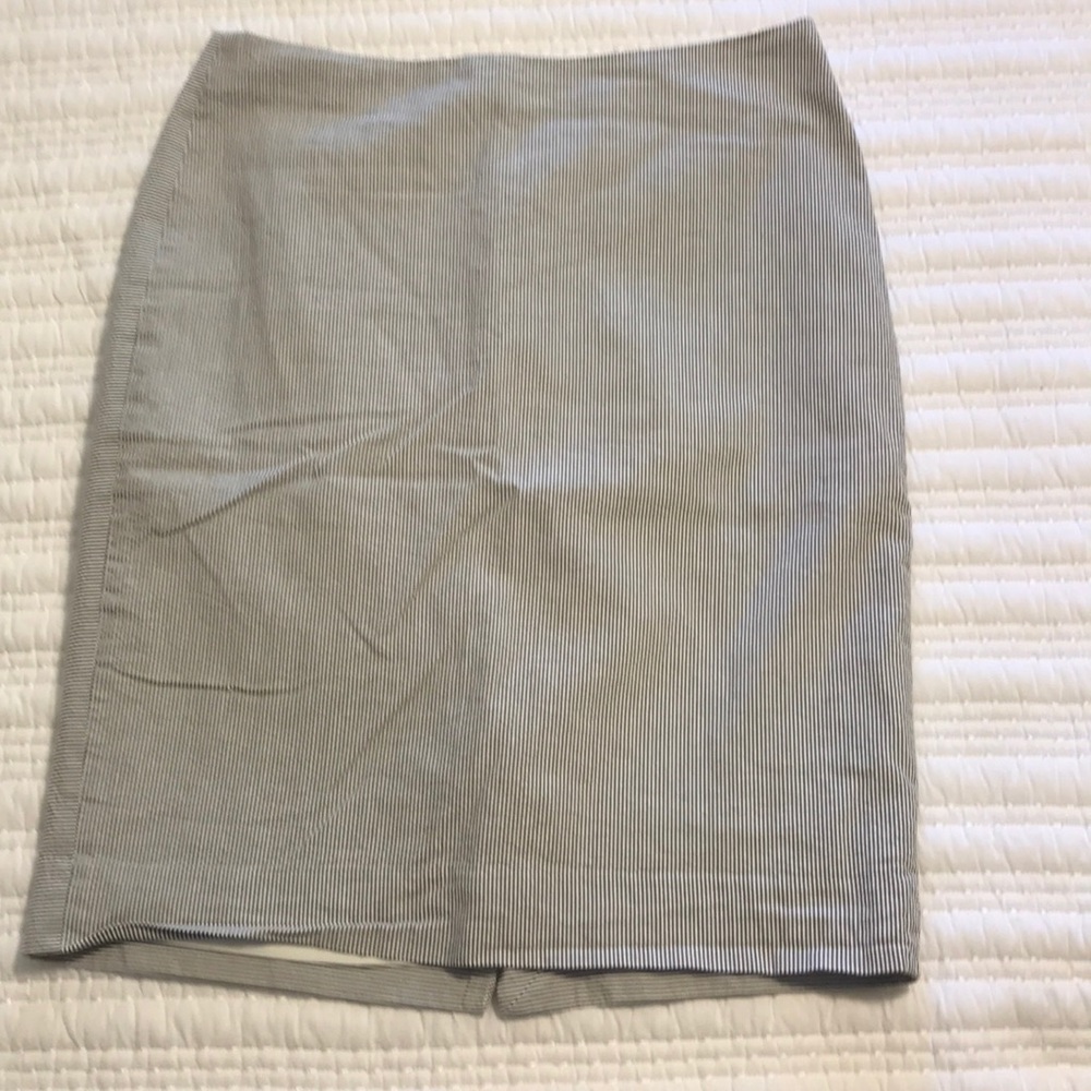 Gray and white seer sucker Limited pencil skirt